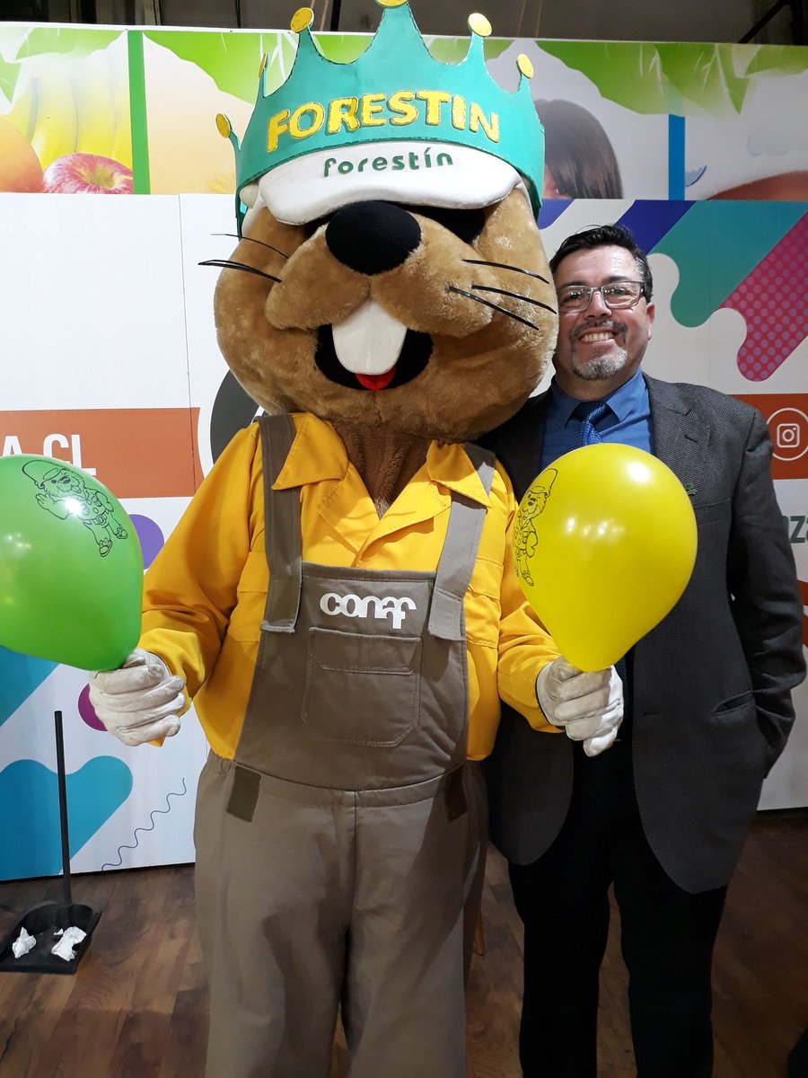 En minutos, el Director Regional de CONAF Biobio, Juan Carlo Hinojosa, al aire en <a href="/Nuestracasa9/">Matinal Nuestra Casa</a> <a href="/biobiotv/">Canal 9</a> celebrando el cumpleaños de @Forestin_Chile