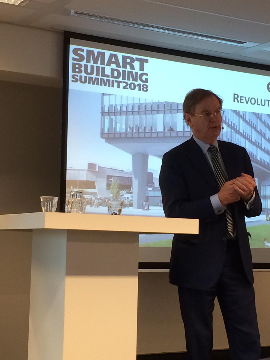 Bernard Wientjes: “Door innovaties moet de productiviteit in de bouw met minstens 30% omhoog maar de mensen ontbreken. Inzit op digitalisering is cruciaal om ook andere opgaven mbt circulair bouwen verder te brengen. #DeBouwagenda werkt hiervoor aan een convenant” #SmartBuilding