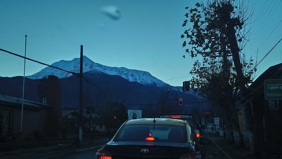 Andreyschukis's tweet photo. #PreguntaleAMichelle @Bienvenidos13 hola michelle cm se vienen los dias para Limache-Olmue , mucho mucho frio, cerro la campana blanquito¡¡ slds https://t.co/JCI3AT7jTL