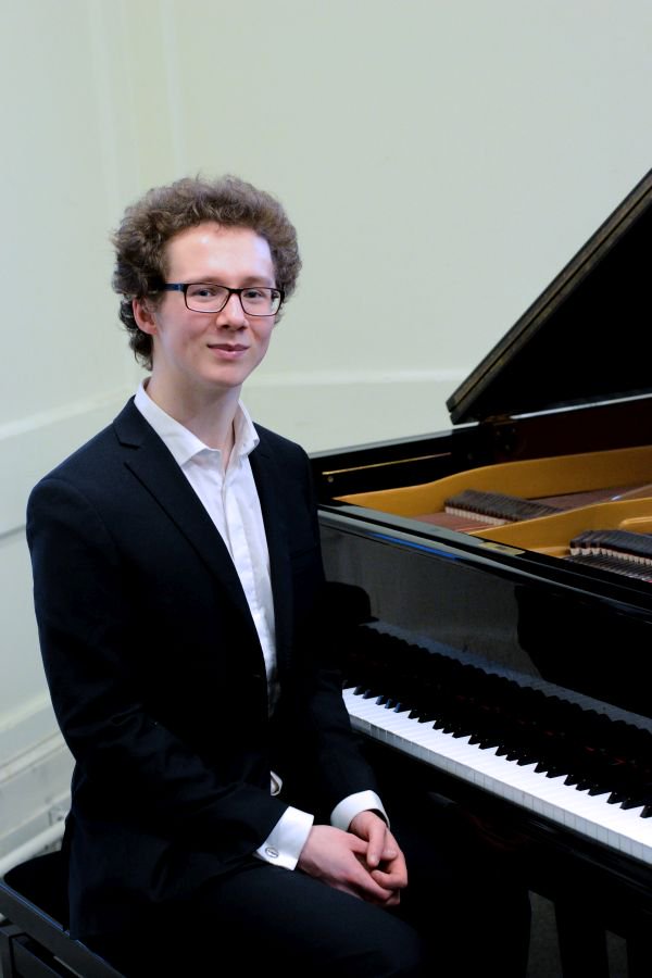 Sunday 17th June 2018 at 2.45pm join us for a special performance by the talented Joseph Howson!

He will be gracing our stage with his wonderful piano playing.

Tickets: £10

For more information: pjj52.app.goo.gl/L3cc55JXZFLxNa…

#Eastbourne #Theatre #Music #Performance