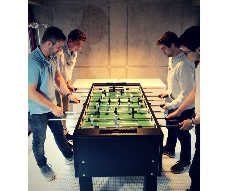 selfbits's tweet photo. In fünf Tagen startet für die deutsche Elf das wohl wichtigste Turnier des Jahres. Team @selfbits freut sich auf spannenden Wochen und spielt sich in der bürofreundlichen Variante schonmal warm. ⚽️🏆 https://t.co/D4SlLIiYOY