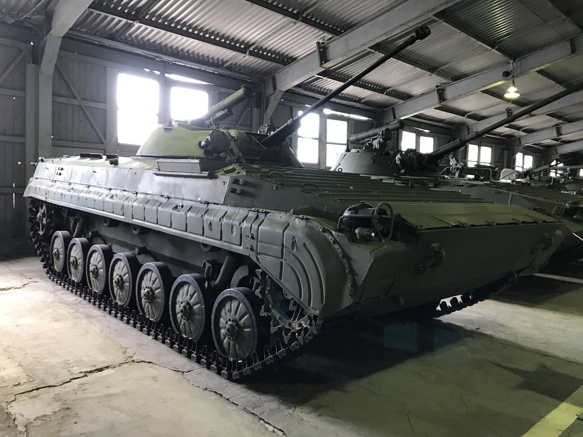 多田 将 中車輌館では 先ず ソ連主力戦車の始祖であるbt 5 すみれさまの御気に入りの車輌です そして その後のあらゆる戦車 の基となり 史上最も画期的な戦車であるt 34 そして 中略 T 14が現われるまで最新だったt 80uまで 主力戦車の系譜が展示され