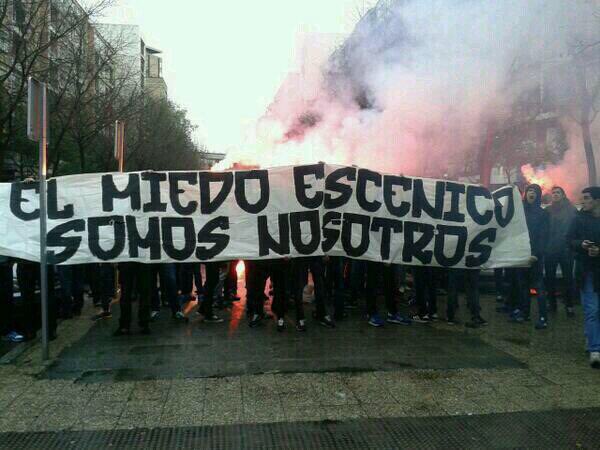 FielesUS's tweet photo. EL MIEDO ESCÉNICO SOMOS NOSOTROS!!! #LaHistoriaNoSeBorra #QueVuelvaFondoSur https://t.co/mfsCFGRJSc
