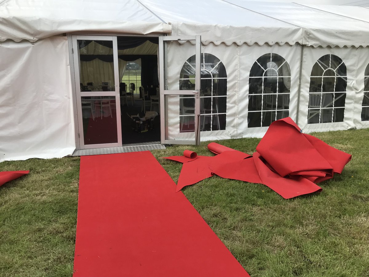 PitstopMarquees's tweet photo. #outside in process of work https://t.co/KrTtxitSck