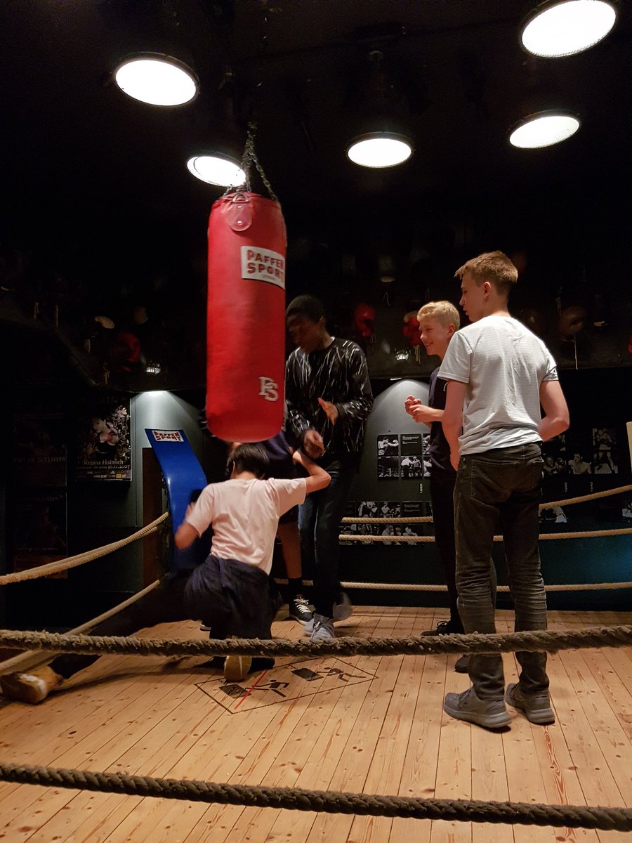 DGS_MFL's tweet photo. "Hochmut kommt vor dem Fall" - Pride comes before the fall #creativity18 #köln18 #boxingfail https://t.co/4VD6QkravV