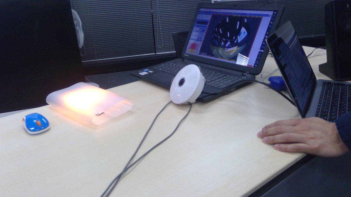 1ft_seabass's tweet photo. わかりにくいけど #Mobotix 監視カメラはこんな感じで設置しています。あらかじめ監視ソフトソフトウェアで判定範囲を細かく決めていて前を通ると判定してMQTTを飛ばしてHoloLensと連携してます。 #noderedjp #nodered  #HoloLens #ofcsg https://t.co/5CPnYQkbX6