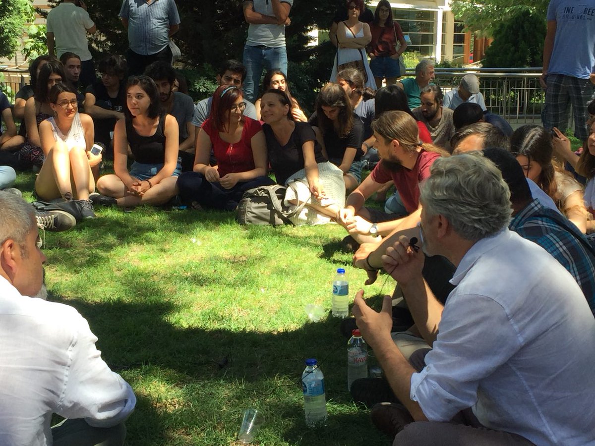 MuratCepnii's tweet photo. Bornova büyükpark gençlik forumundaydık. Gençlik kendisine işsizliği ve ölümü reva gorenlere HDP ile 24 Haziranda gerekli cevabı verecektir. https://t.co/NaXgL8uzIZ