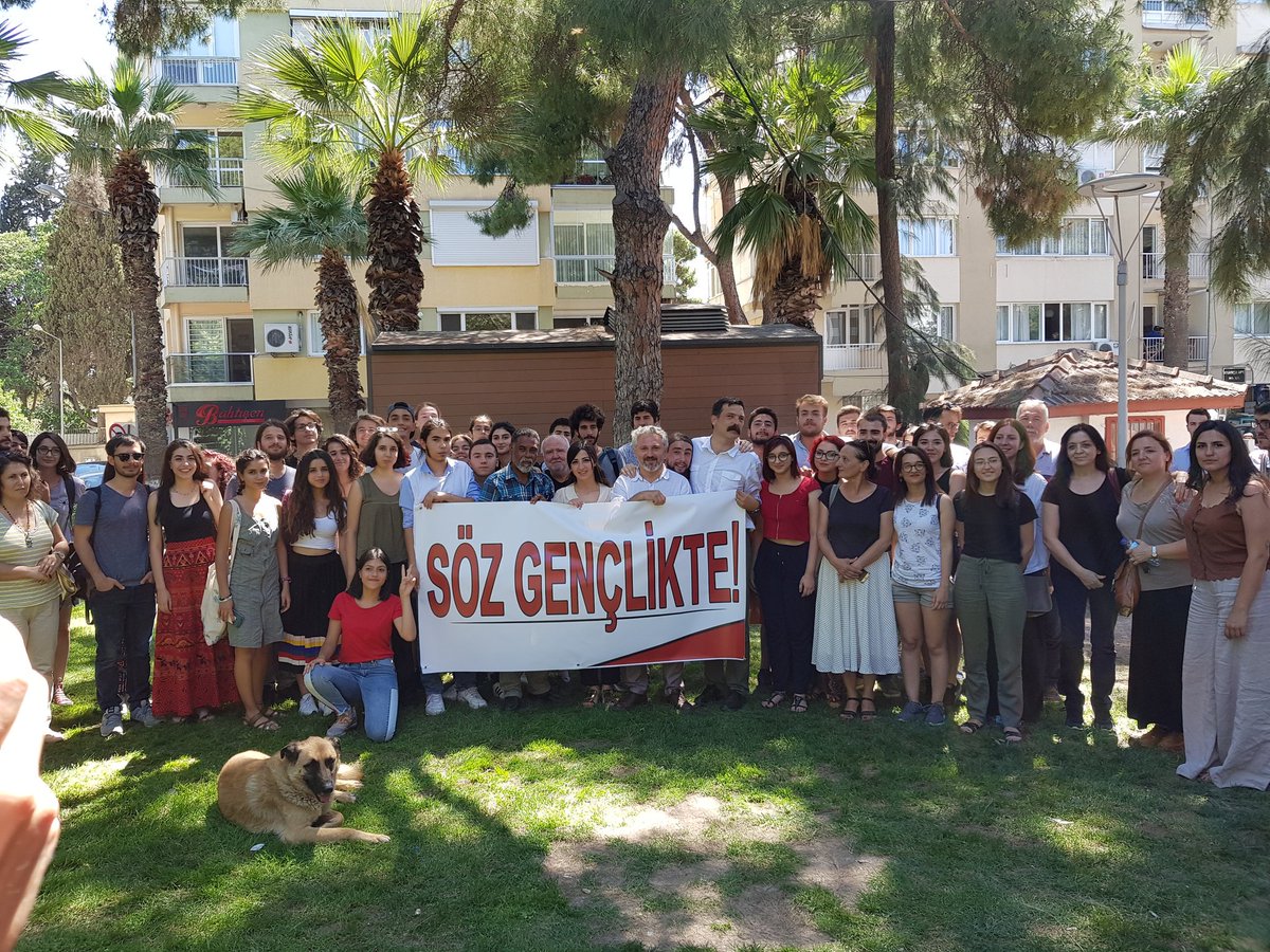 MuratCepnii's tweet photo. Bornova büyükpark gençlik forumundaydık. Gençlik kendisine işsizliği ve ölümü reva gorenlere HDP ile 24 Haziranda gerekli cevabı verecektir. https://t.co/NaXgL8uzIZ