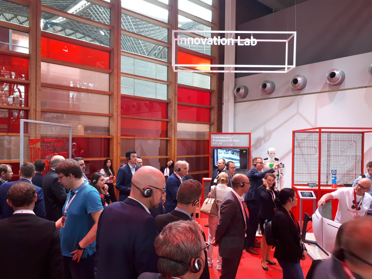 ioxlab's tweet photo. Auf geht's! Ihr wollt wissen, wie wir in 30 Tagen einen #IoT-Prototypen entwickeln? Dann kommt zum Innovation Lab am #GIGASquare von @Vodafone_B2B in Pavillon P32! #cebit18 https://t.co/Am6Y1ojP33