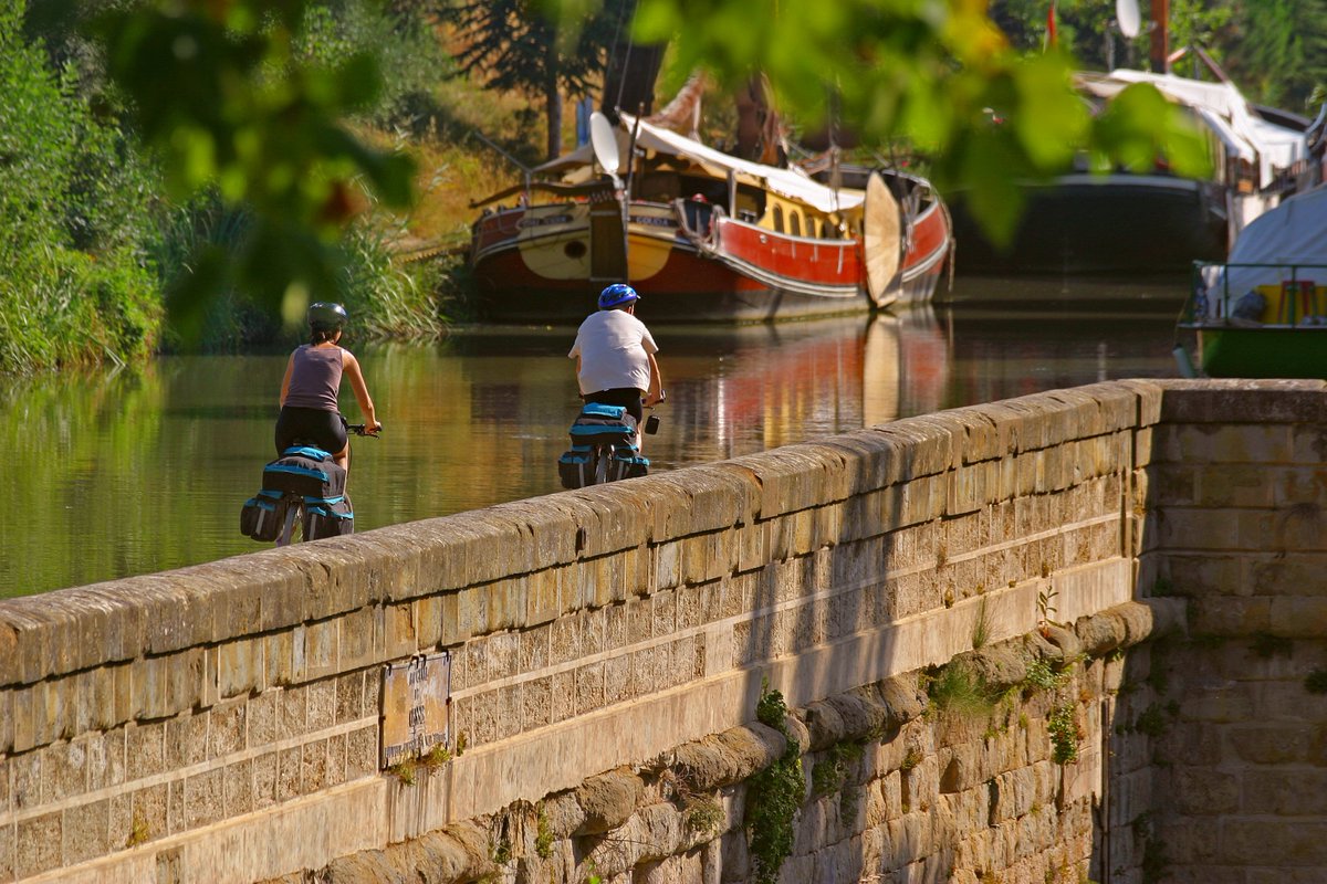 LaRebenne's tweet photo. Les vacances approchent ! Retrouvez vous entre amis ou en famille, à vélo, le long du #canaldumidi avec @LaRebenne : https://t.co/uKAoNyVVyy https://t.co/tu8rvGXzzp