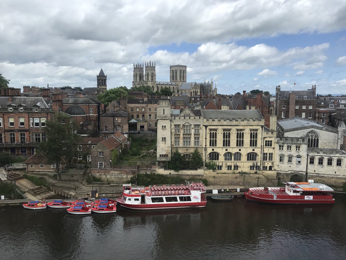 YorkCares's tweet image. Absolutely blown away by how brilliant the presentations were by pupils taking part in Project Dare - you were all absolutely amazing! 🌟 @MillthorpeNews well done! #ProjectDare