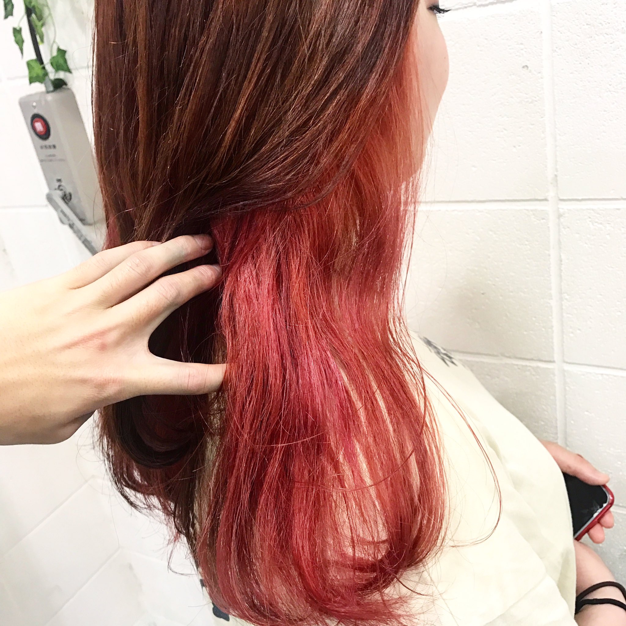 川畑晋也 原宿 美容師 ハイトーンヘアー ピンクオレンジブラウンxインナーレッドピンク インナーブリーチ後に表面は ピンクオレンジブラウンにし インナーはレッドピンクに グラデーションカラー インナーカラー ダブルカラー 原宿 美容師 派手髪