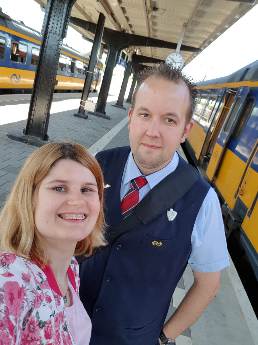 MissNatasss's tweet photo. Een mooie #treinrespect selfie met @Conducteur_Jan ๐ #jebenteentopper https://t.co/M9FdEsF0vT