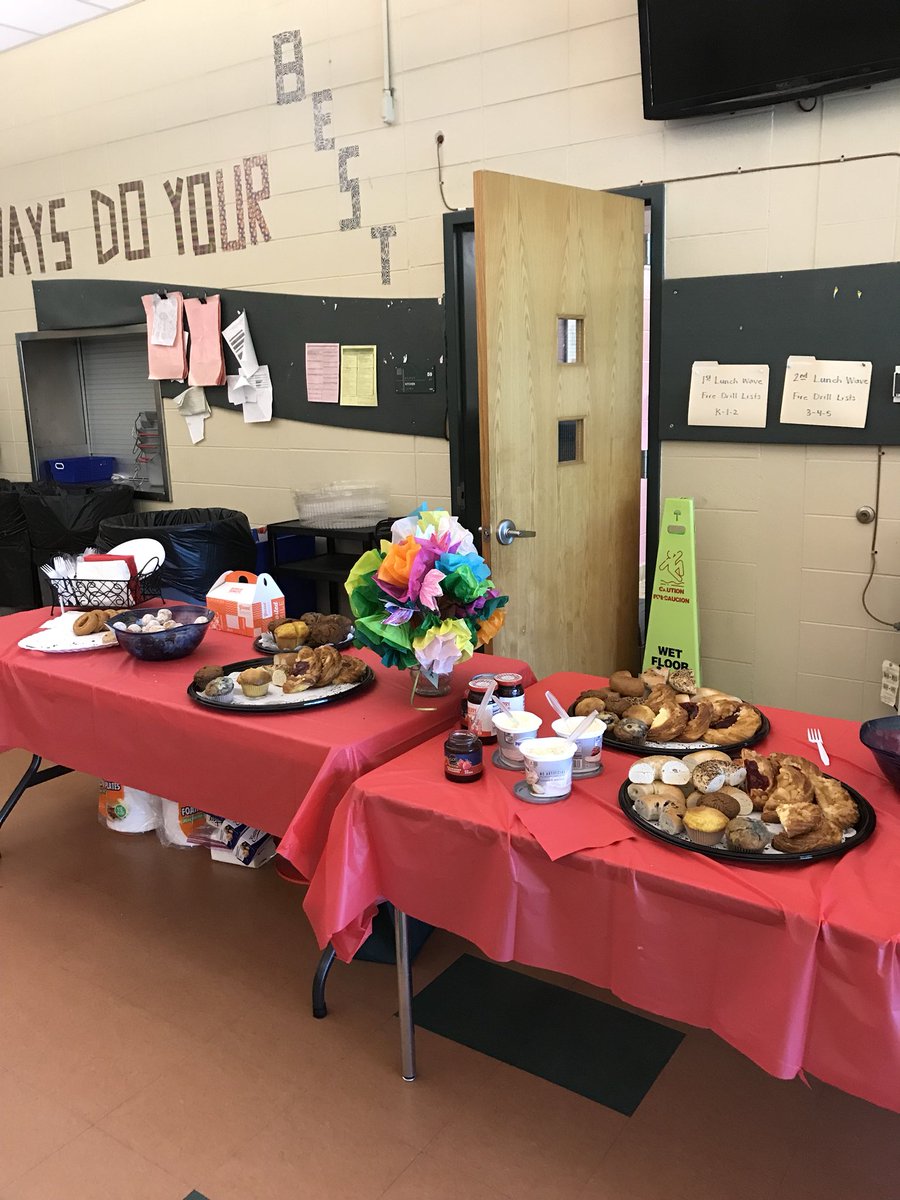 Mrs_Perrone's tweet photo. Wintergreen thanks all of our amazing volunteers!💐 https://t.co/rjTbrkKAES