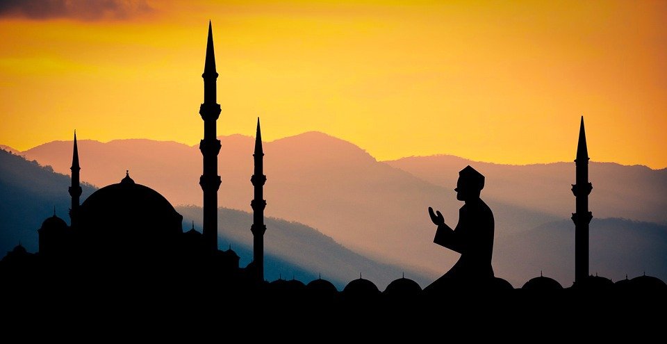 thecolloquium_'s tweet photo. As Muslims across the world start to say goodbye to Ramadan, @san_rants looks back on her month of fasting and what it's given her. https://t.co/1Ov7FVOrCl https://t.co/YSbfoXoVef