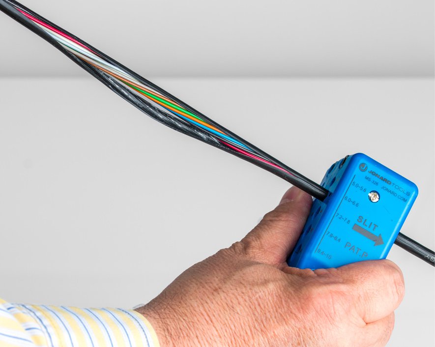 JonardTools's tweet photo. The ONLY slit & ring tool combined! #fiberoptics #cables #midspan #patented https://t.co/NOt3hqcYWa https://t.co/CA6o7EI8Lz