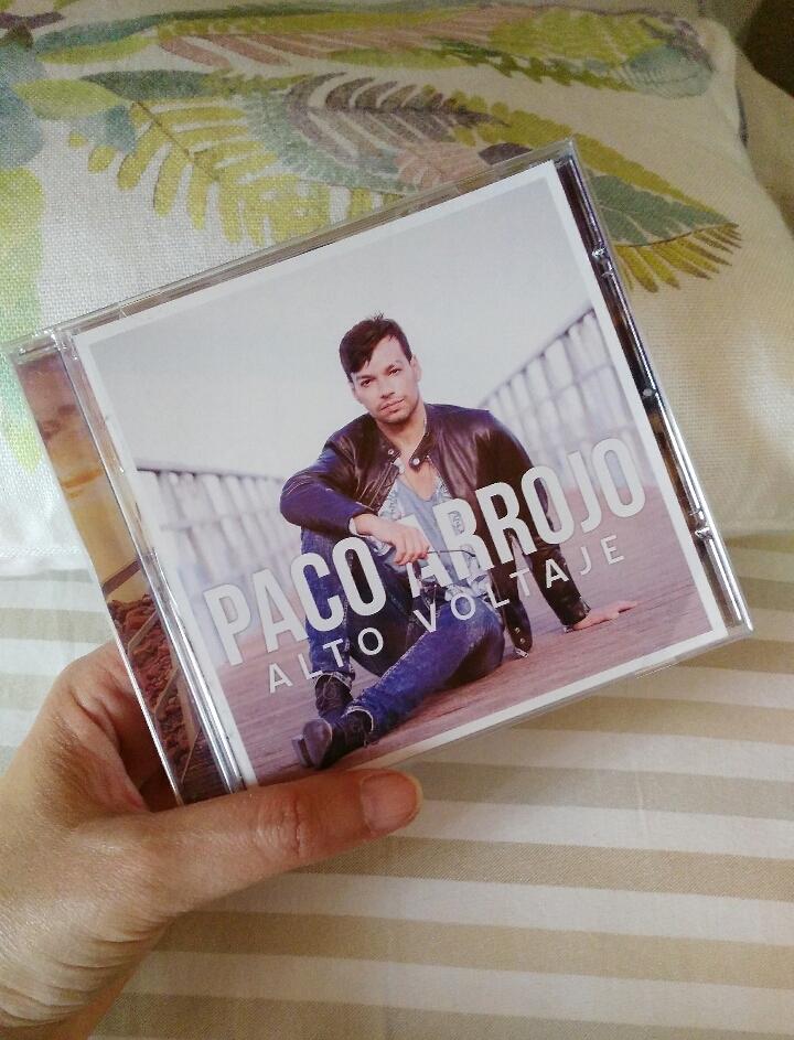 IsaGarca11's tweet photo. #altovoltaje ⚡🎹🎤
Ya es mío!!! Ahora solo me falta tu dedicatoria @PacoArrojoLaVoz, menudo discazo!!!👌💙 https://t.co/0ykUNvL8Sc