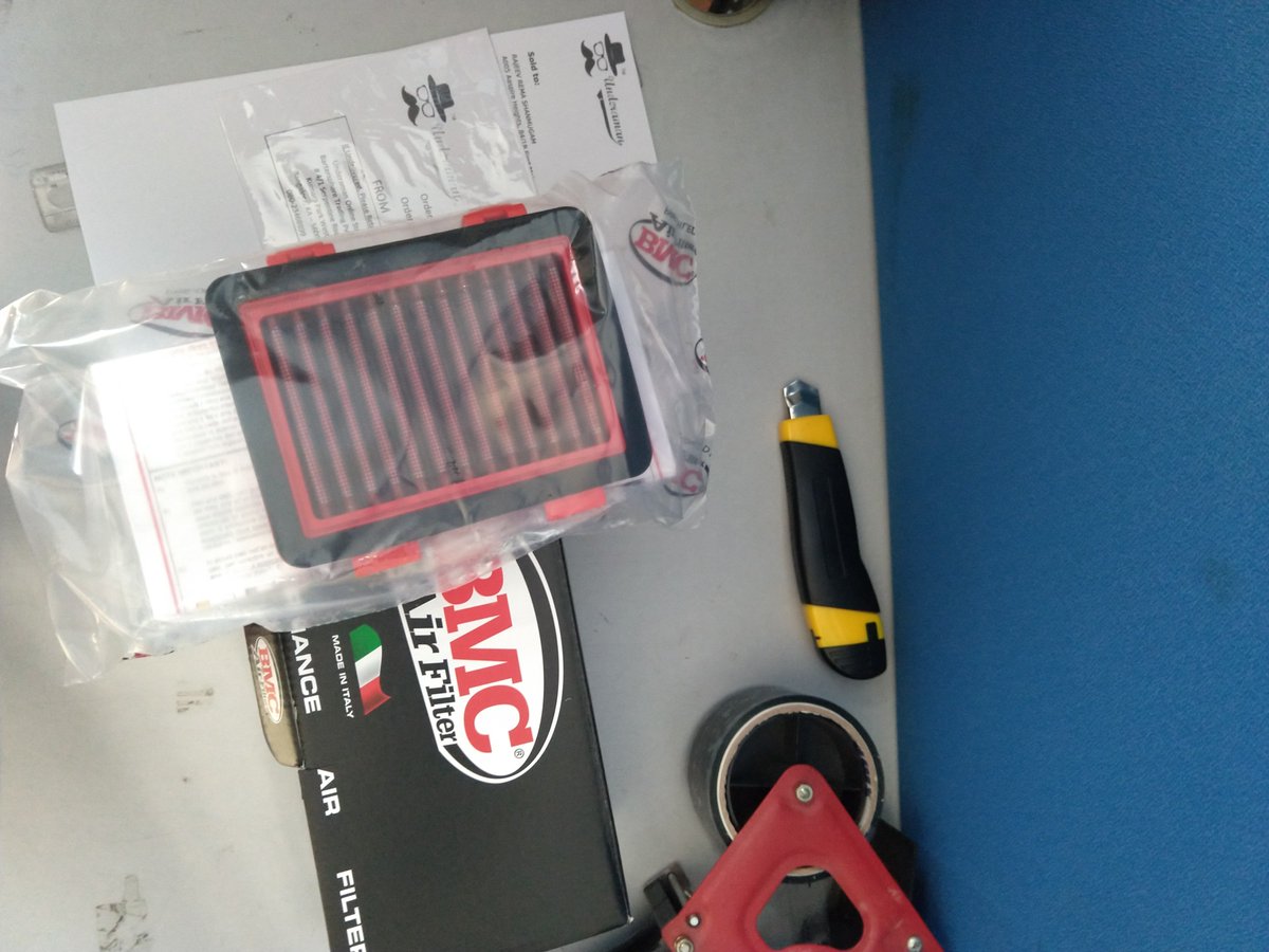 A BMC air filter for the KTM Duke, delivered! 😇
More horses to you brother 🏇
#TorqueCentre #BMC #AirFilter #Gift #FathersDay #Performance #Delivered #BikeMods #Men #Shoutout #KTM #4x4 #Underaman #ManEssentials #BorninBangalore