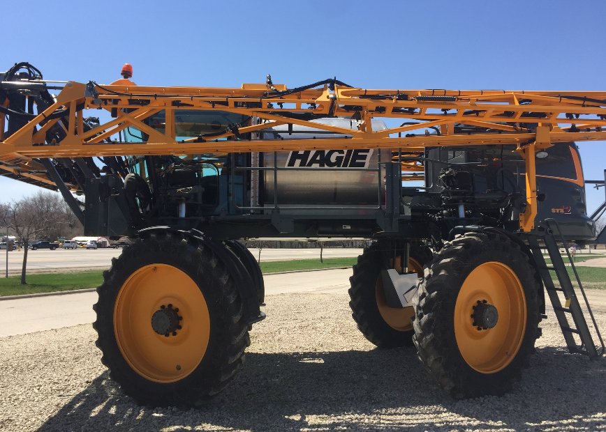 KCN2017's tweet photo. 2016 Hagie STS12 @ Estherville - $339,900 -  429 Hours, 120' Boom w/ 15" Spacing, 380/105R50, All-Wheel Steer, Rear Boom, Raven Viper 4 https://t.co/NSDC1c0BLj