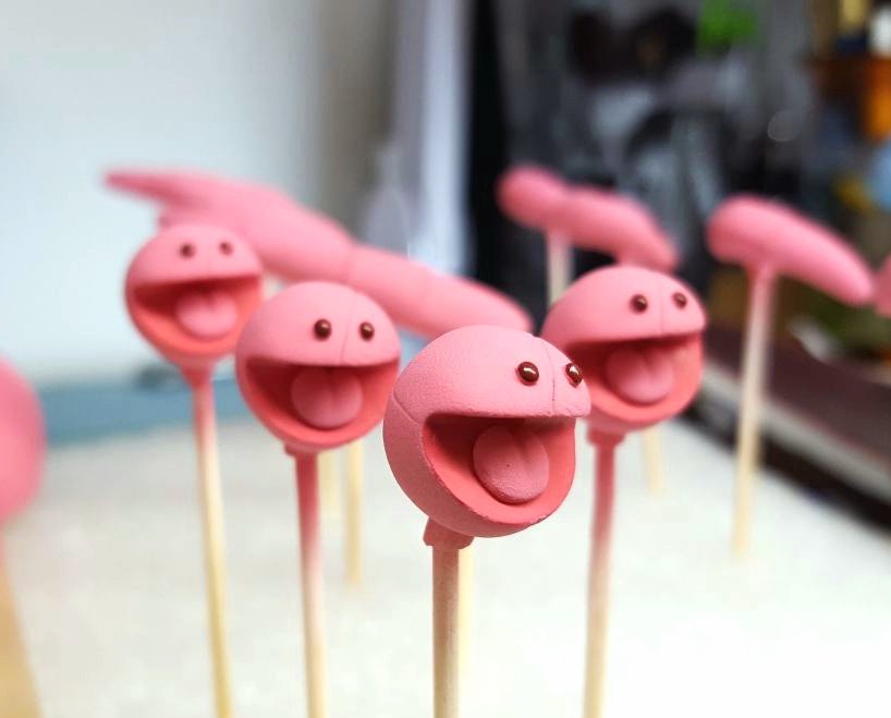 SculptDouble's tweet photo. Mini Dotties are just as happy as their bigger sister. A few work in progress shots of the trophies we made for @cardiffanimfest 2018. Congratulations to all the winners!
#CardiffAnimFest18 #Trophies #Sculpture #Handmade #Dotty https://t.co/KaSsfq4FgW
