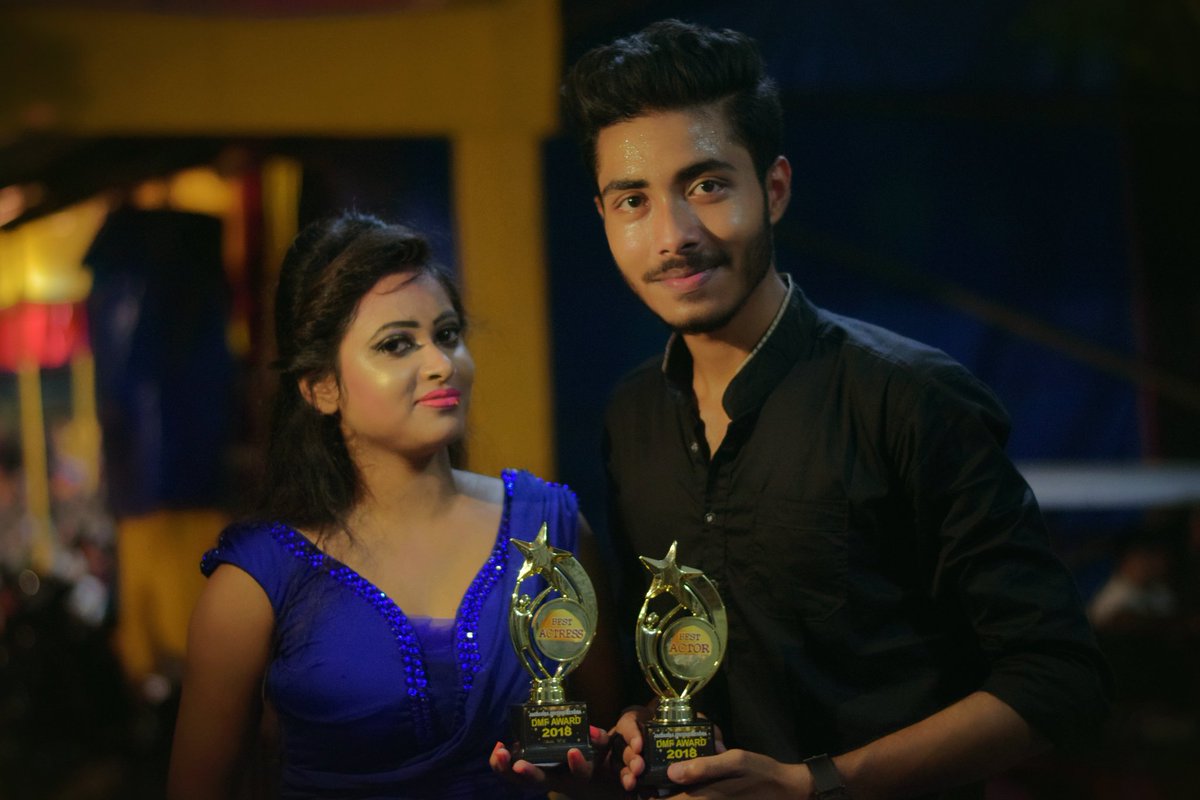 iamsrd98's tweet photo. Best Actor & Best Actress of Malda 2018
#dmf_is_dmf
Souvik Ranjan Das & Saini Poddar https://t.co/gY30eaV4Pf