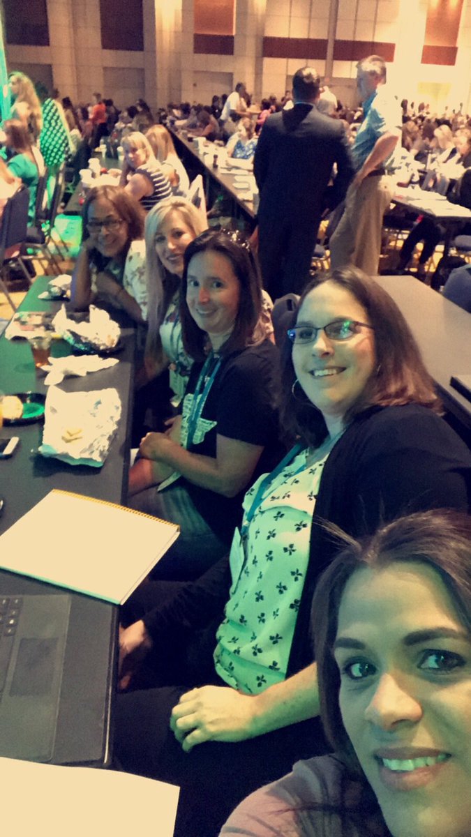 RandiCarter1022's tweet image. #plcconference #solutiontree #creightonsummerselfie