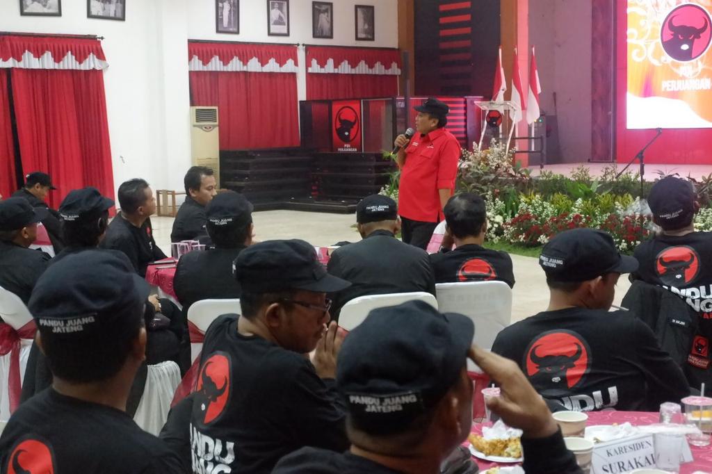 Pandu Juang Jawa Tengah  melakukan evaluasi menyeluruh pemenangan #GanjarYasin di Panti Marhaen

#KandangBant3ng
#JatengM3tal
#TetepM3nang
<a href="/Gimanto77722492/">Gimanto.sh</a>