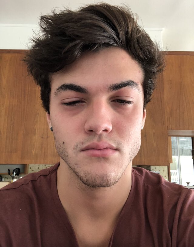 blondetantrums's tweet photo. happy tuesday, was feeling cute
might delete later 
#TuesdaySelfie
 @EthanDolan @GraysonDolan https://t.co/rXs6hYHmiE