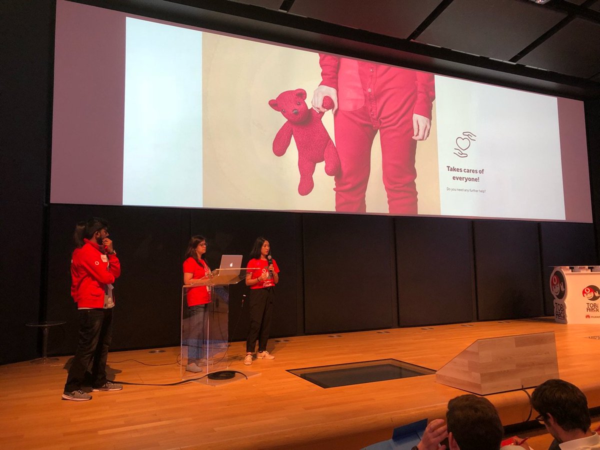 VodafoneIT's tweet photo. Le presentazioni continuano: tanti bei progetti per il nostro TOBi. #TOBiHack https://t.co/S0Y0wCHCtw