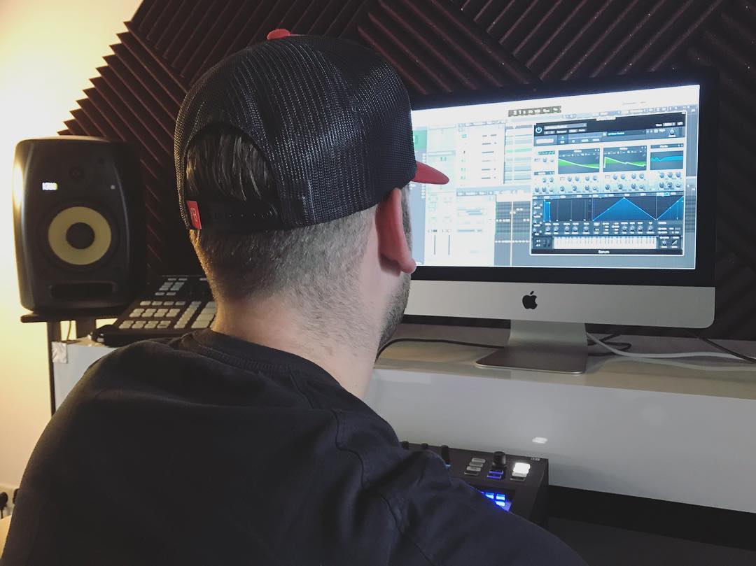 DJSchoolBenelux's tweet photo. Producer time @ Dj School Benelux Studio! #djschoolbenelux #djschool #dj #djing #djlife #producer #producing #producergear #studio #studiotime #logicprox #music #wlmusic #dance #benelux #breda https://t.co/BhIaqWUJZM