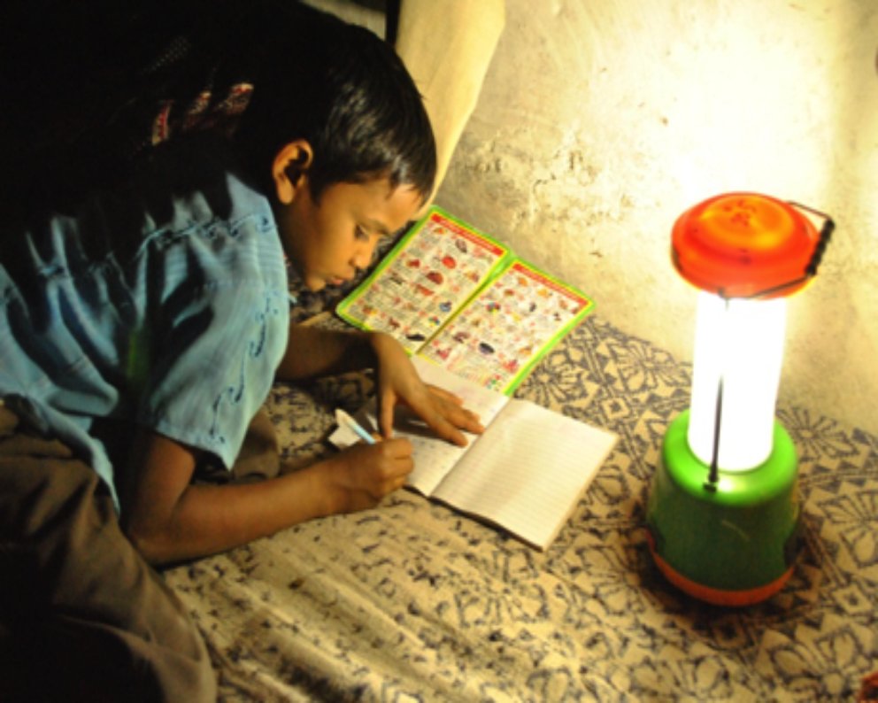 julianmfisher's tweet photo. New research shows Education - no matter who you ask - is at the top of the list of priorities. The extent to which it is funded and prioritized in donors’ and governments’ budgets should reflect this. https://t.co/paYWRy7Lt8 #ComHEEG @IBE_UNESCO @kp_holmes @TanaWuliji @JimC_HRH https://t.co/pKj7TC7z3C
