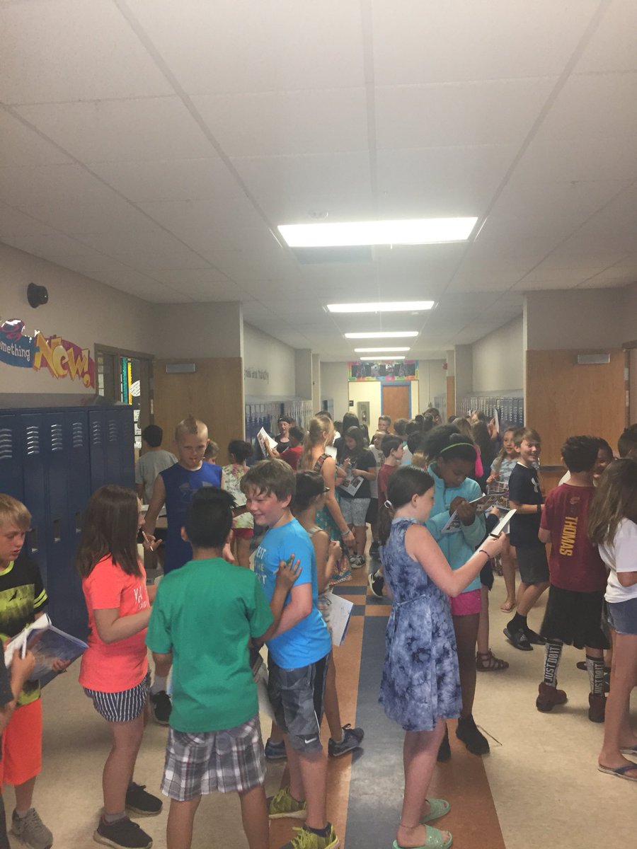 jsewell02's tweet photo. Yearbook signing in the 4th grade hallway #lastdayofschool #lftorreyhill #lfleads https://t.co/0MkxsMfTch