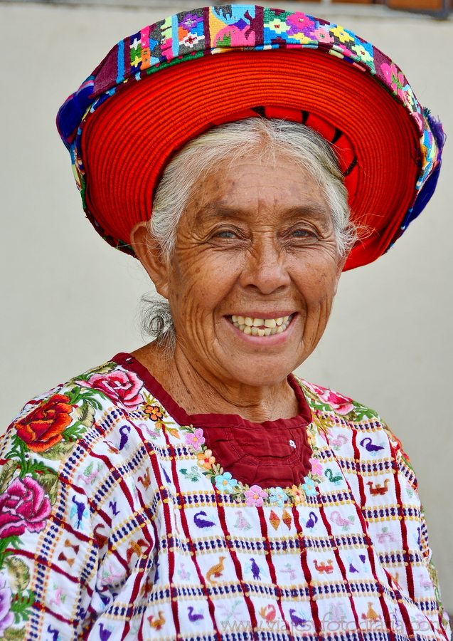 Así es #Guatemala, un caleidoscopio de contrastes que no olvidarás
 y que ahora más que nunca necesita del turismo para recuperarse. 10 post en los que te cuento lo mejor de este país centroamericano <a href="/VisitGuatemala/">Visit Guatemala</a> viajesyfotografia.com/blog/category/…