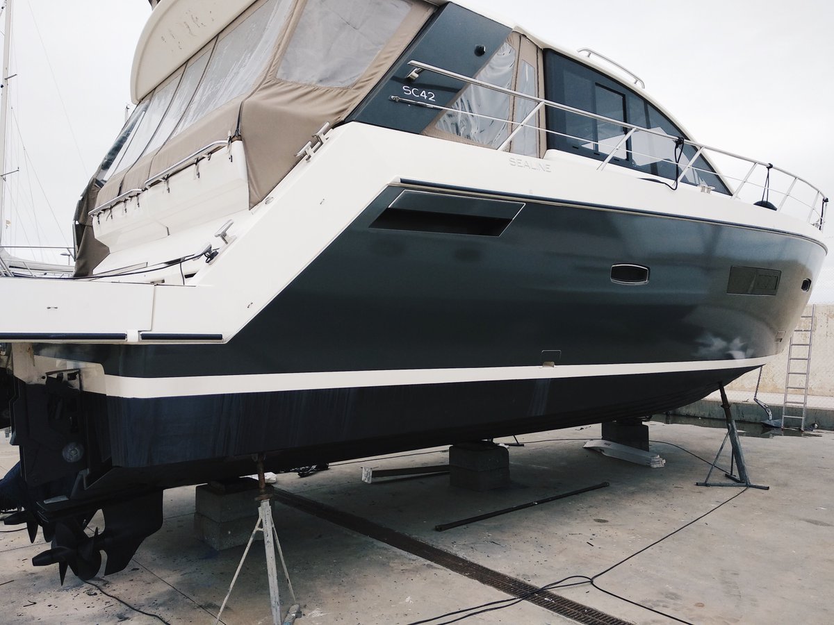 ApplyBoat's tweet image. Hace unos meses hicimos este Sealine SC42 en Tarragona, que os parece el proceso? #boatwrap #boatwrapping #boat #boatlife #vinilo #tuningfilm #newdek #applyboat .
.
.
A few months ago we made this Sealine SC42 in Tarragona, what do you think about the process?