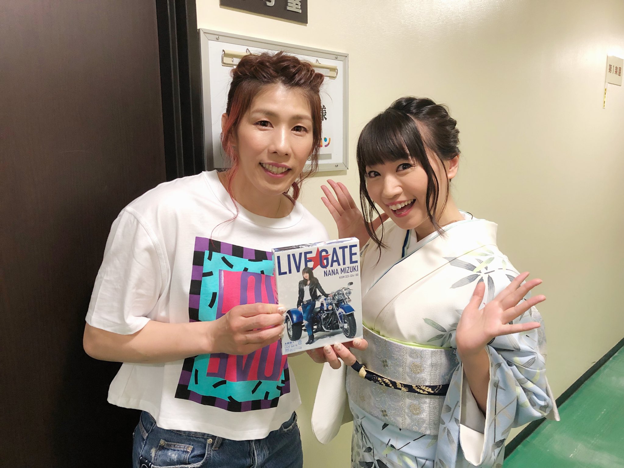 吉田沙保里 水樹奈々さん 父との思い出の曲 人生いろいろ を歌っていただきありがとうございました T Co Tyvhfpsmiy Twitter