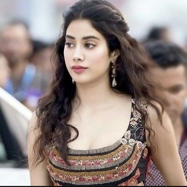 Shreya_indian's tweet photo. #NewProfilePic
Mala jingh jingh jingh jingh jingh jingh jinghat 😂😂😂
#ShilpaShinde #Shilpians #DhadakTrailer #Dhadak #KaranJohar #JhanviKapoor #IshaanKhatter https://t.co/ObzJsmoqID