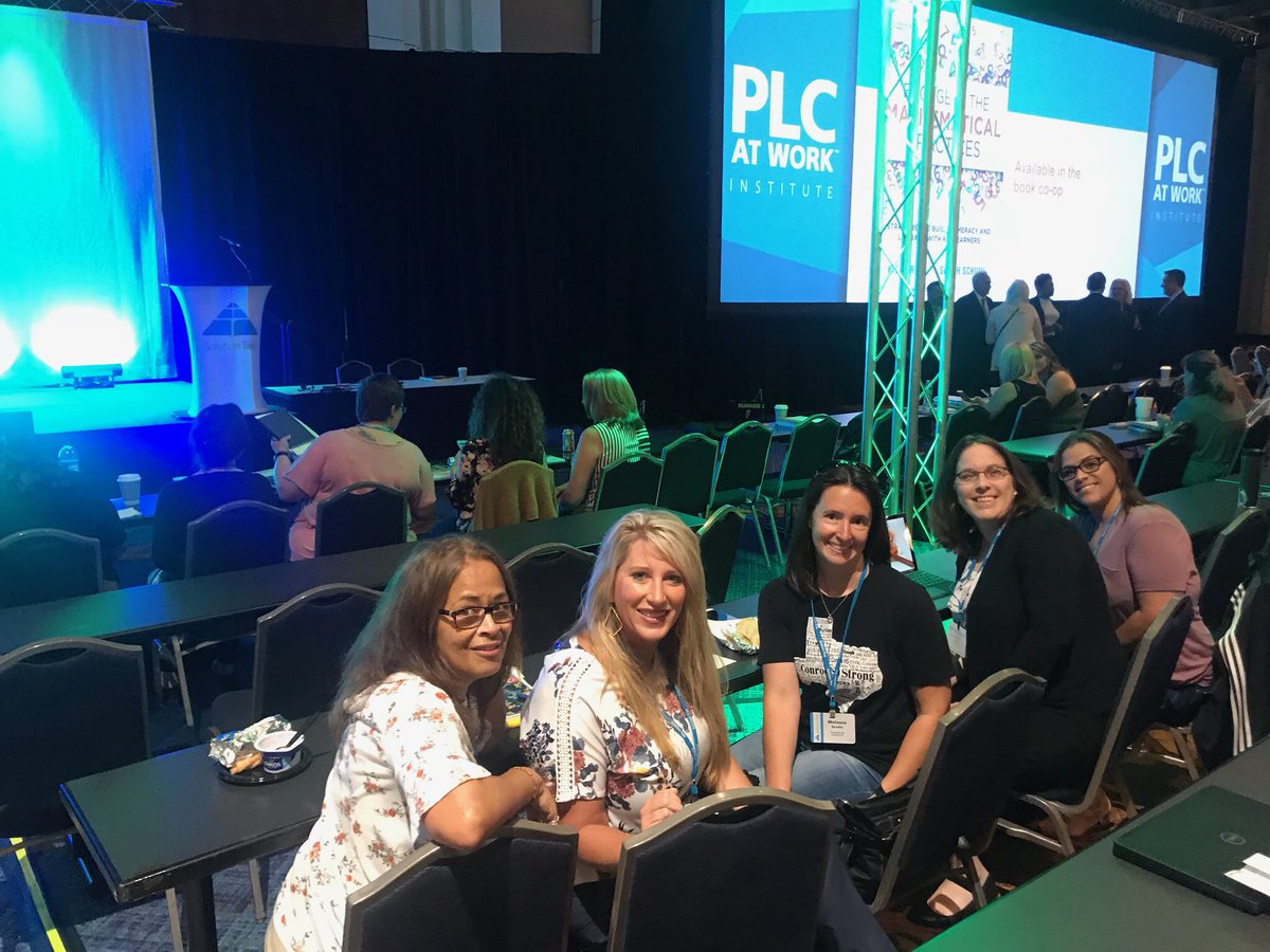RandiCarter1022's tweet image. #plcconference #solutiontree #creightonsummerselfie