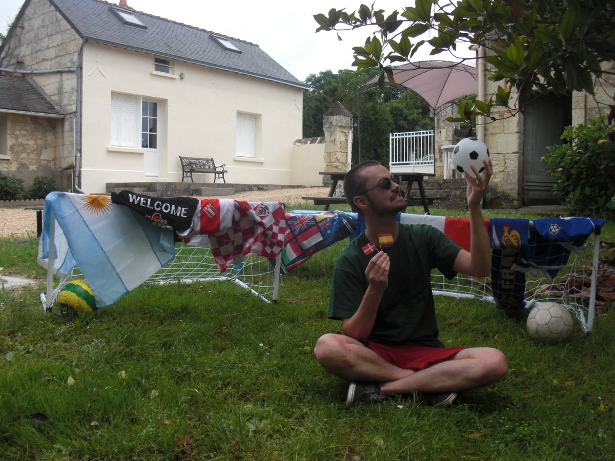 giteallonnes49's tweet photo. La Russie, plus grand terrain de jeu en 2018 ? C'est méconnaître notre gîte ! 😄 En + de la piscine et du panier de basket, ces buts pour enfants sont à la disposition de nos visiteurs, et, ici, les Italiens sont les bienvenus ! 😜
https://t.co/KK1POUWBAM 
#Anjou #gîte #worldcup https://t.co/SgixFIegmX