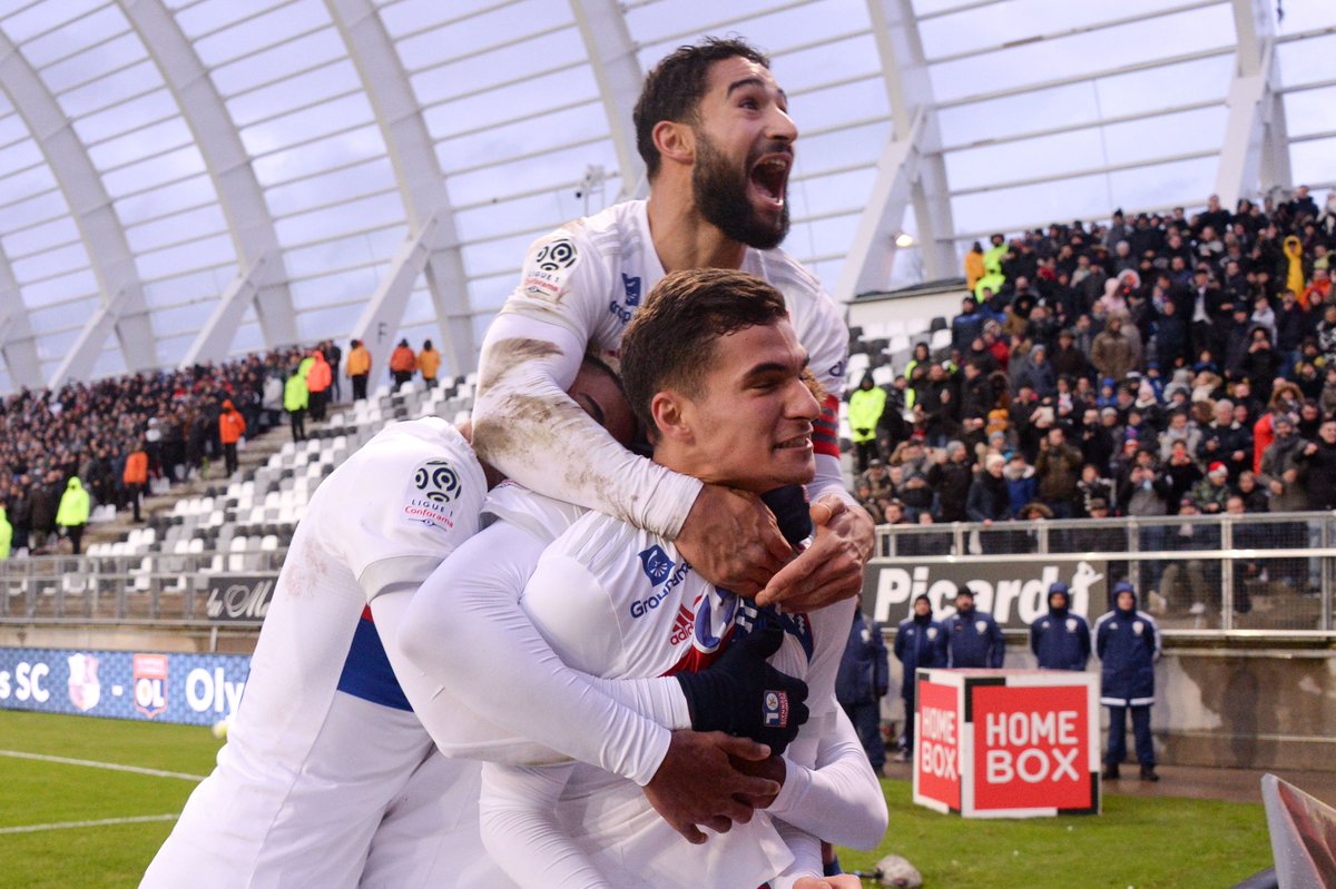 Ligue1's tweet photo. L'@OL meilleur club formateur 👏🥇

Le club rhodanien est 1er du classement des centres de formation des clubs professionnels français pour la 6e saison de suite 📝➡ https://t.co/Yviog4HD30 https://t.co/1FJ1EEmgxG