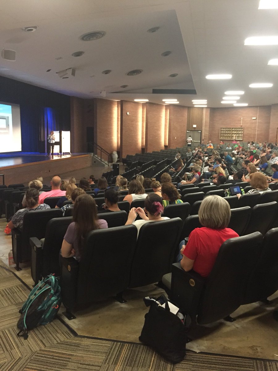 EdTechStarr's tweet photo. What a great message from our keynote. Tell your story. Communication is key.
@schofield2007 
#innov8dmps https://t.co/rSf8btDe6W