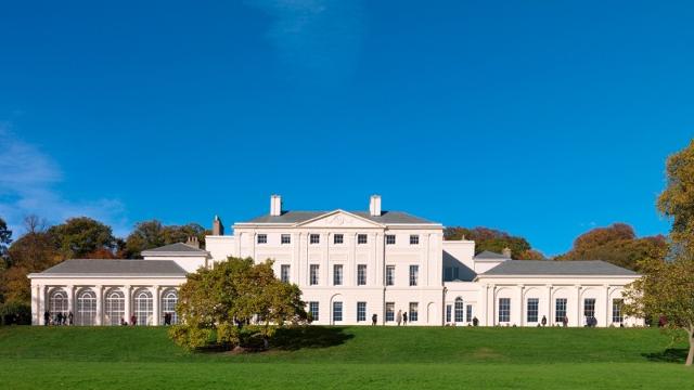 mayfair_knights's tweet photo. #FamousHousesOfLondon Kenwood House was built in the 17th century and commissioned by Edward Cecil Guinness this stunning home can be found in Hampstead Heath https://t.co/xFJ4Mogl0Q