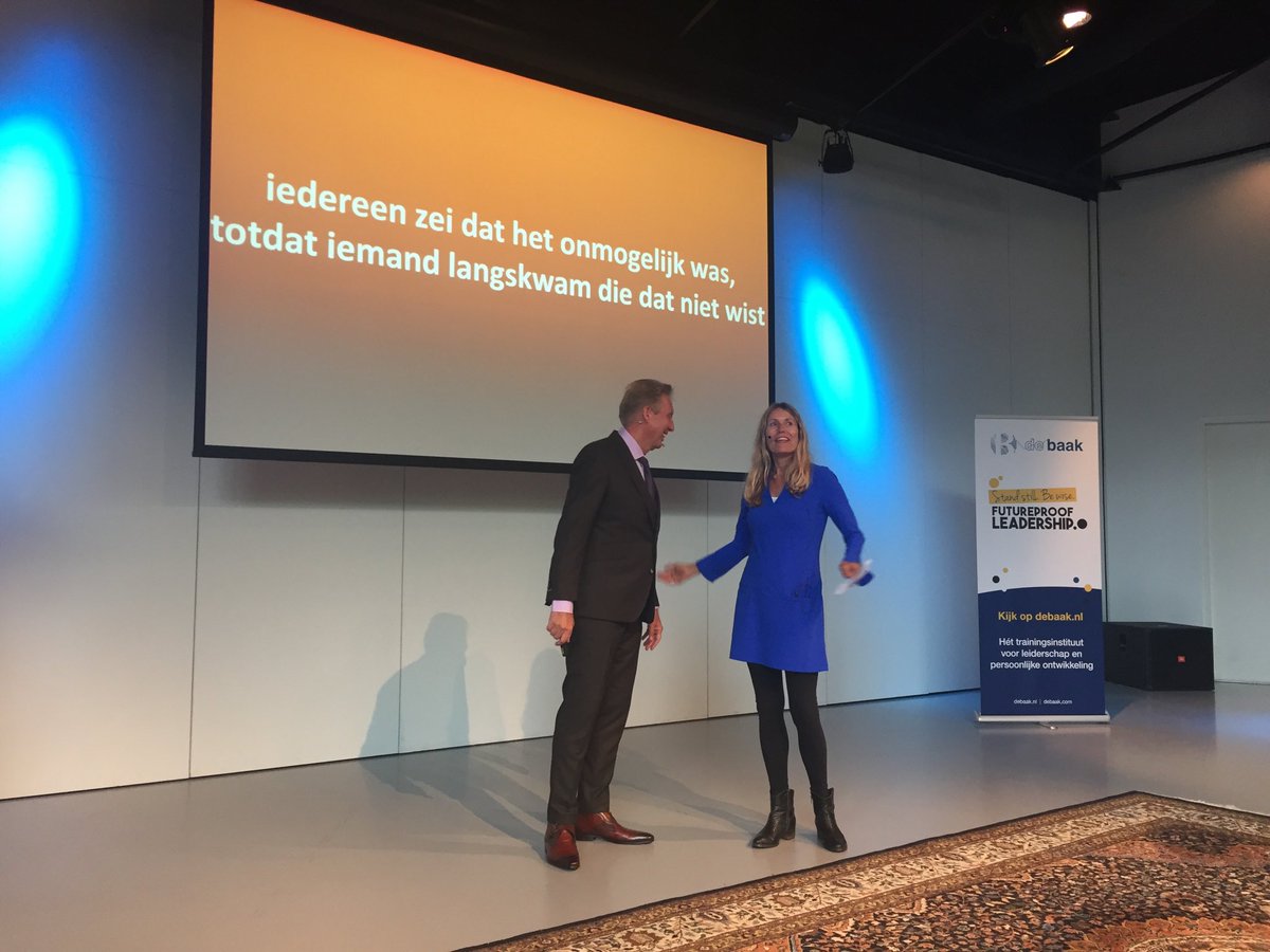 leadyourlifenl's tweet photo. Groot compliment voor ⁦@janrotmans⁩ dat hij het experiment vol in is gestapt en zo kwetsbaar start met zijn persoonlijke verhaal tijdens de #LeadershipExperience #standstillbewise @deBaak⁩ over #FutureproofLeadership en er is ook ruimte voor lichtheid! Heel inspirerend. https://t.co/vTdnYHAF6G