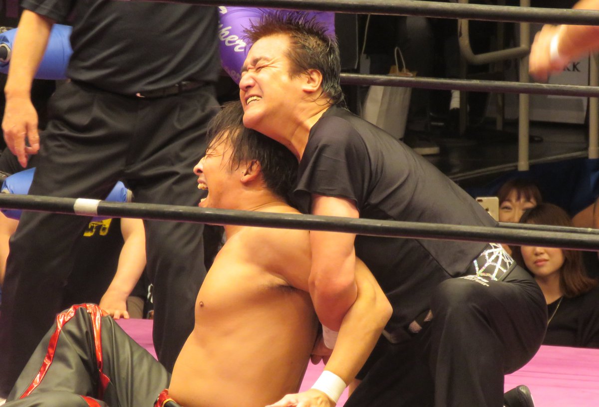 yamayama516's tweet photo. 2018.6.11 Fortune Dream5
引退試合において、丸藤正道選手にWARスペシャルで攻める北原光騎選手。
#FortuneDream5 
#北原光騎
#Caputure https://t.co/kwMqseEphR