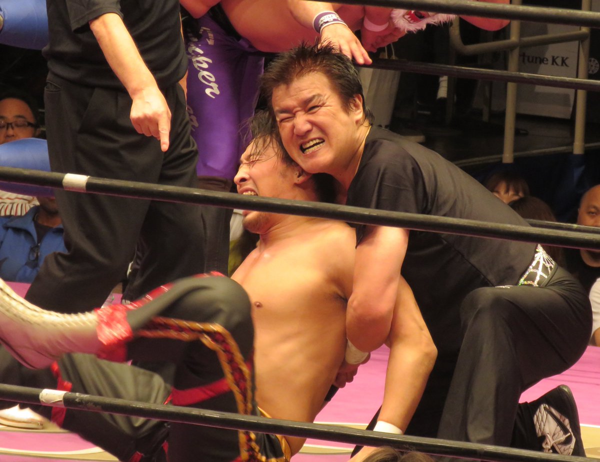 yamayama516's tweet photo. 2018.6.11 Fortune Dream5
引退試合において、丸藤正道選手にWARスペシャルで攻める北原光騎選手。
#FortuneDream5 
#北原光騎
#Caputure https://t.co/kwMqseEphR