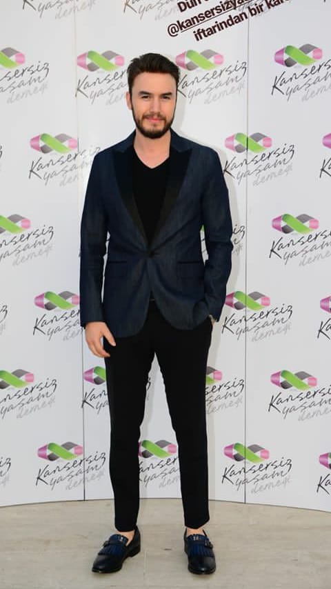 Adam gibi adam 
SenYeterKiEs MustafaCeceli