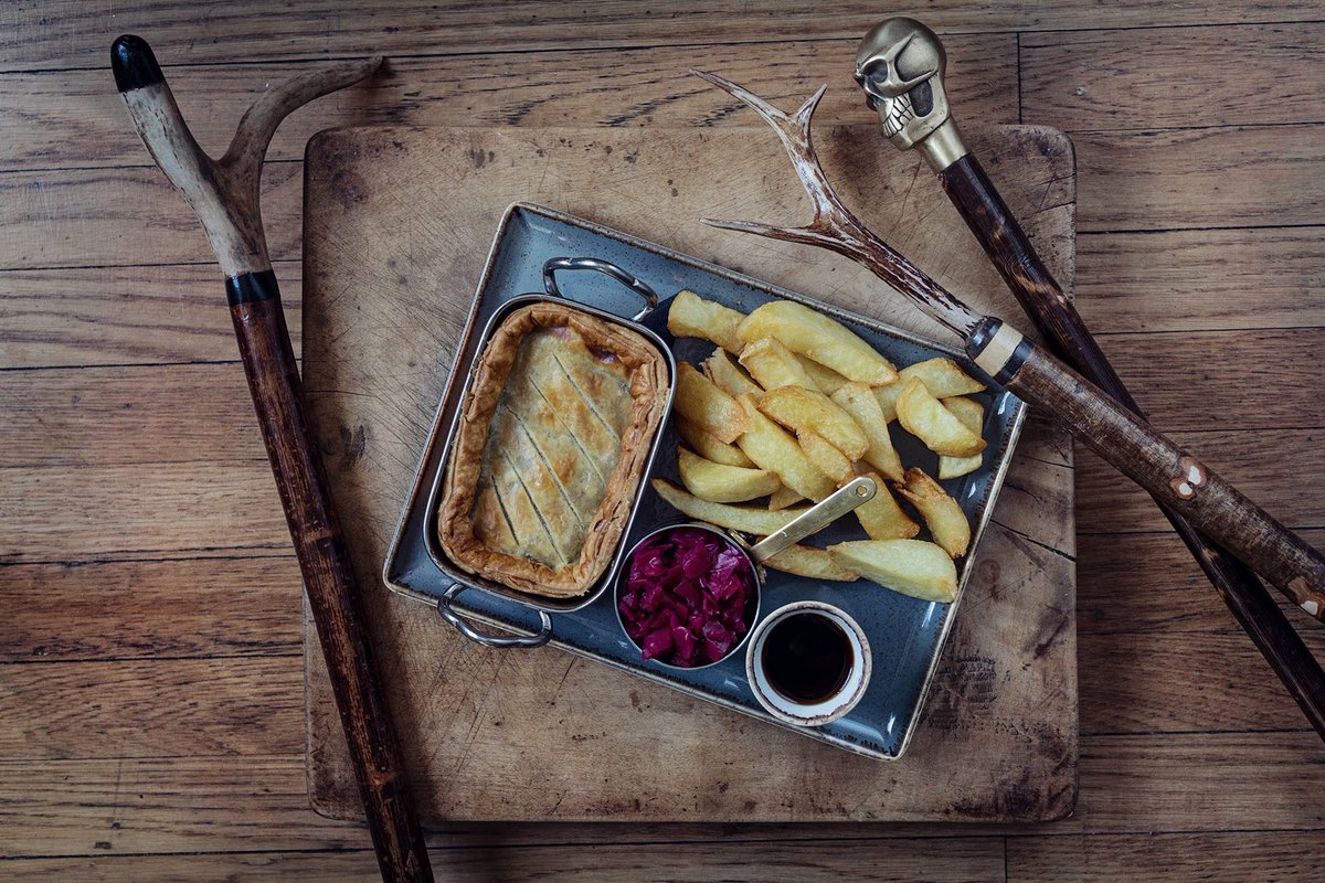 ** #FATHERSDAY **

Of course you haven't forgotten this momentum day this #Sunday!
Make sure you treat your dad to a meal at the Harts Head!
We would definitely recommend booking your table to avoid disappointment, with tables already being filled.
Give us a call on 01729 822086.