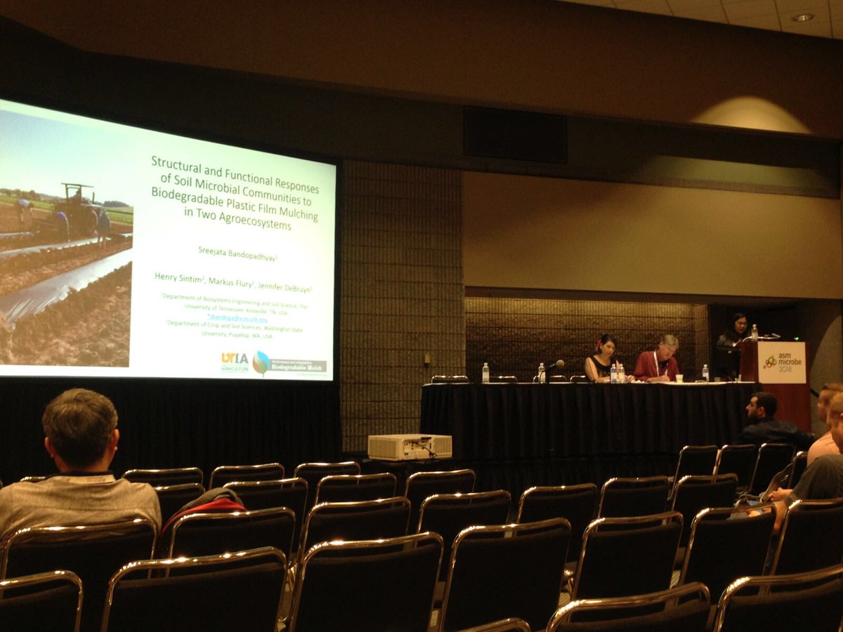 Sreejata116's tweet photo. Thanks to #ASMicrobe for the wonderful opportunity that they gave me to present my research on #Biodegradablemulch at the symposium on bio systems health yesterday ! Learnt so much from the amazing talks! #UTAgresearch #microbiome thanks to @JennDeBruyn @UnCafeConJose https://t.co/QbXSuXPFbn