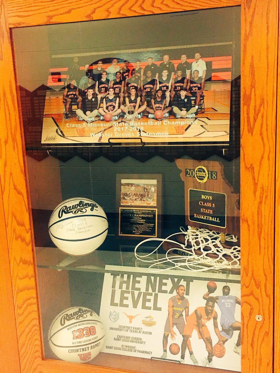 CoachBlossom's tweet photo. Thanks to Pat Voss @WGAlumni for updating the Roberts Gym trophy case #LookingGood #BackToBack https://t.co/lfQCDmdT0z