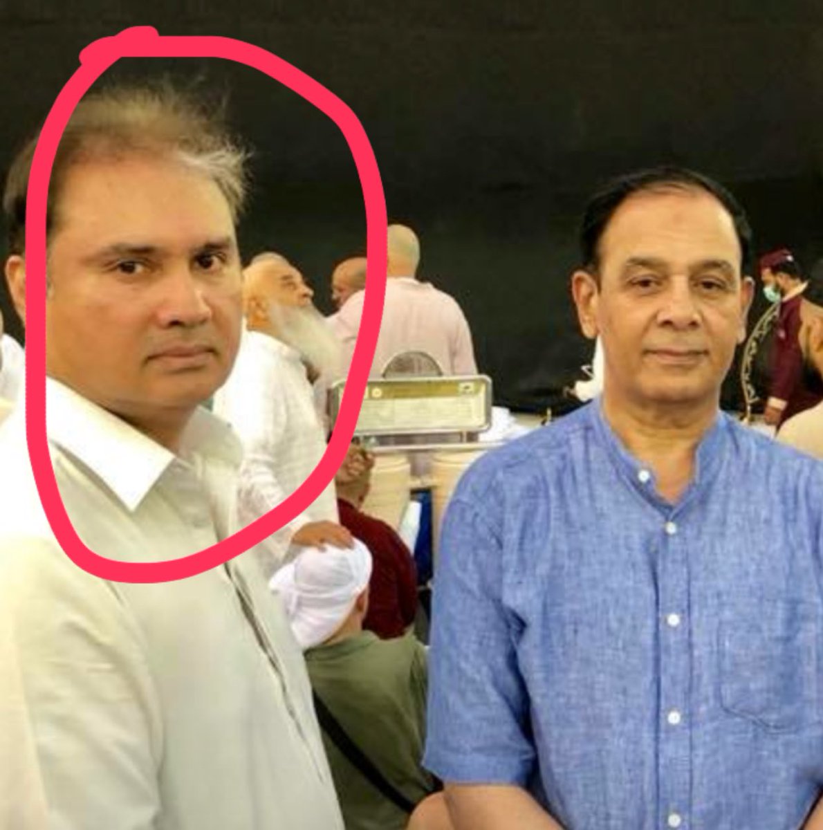 rawalsharjeel's tweet photo. Circled man is the frontman of MNS and Qamar zaman Chaudry Ex chairman NAB. Clearly proves the link between MNS and Qamar zaman ch. 1/2 https://t.co/wfEWsR20zc