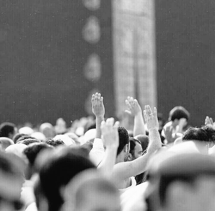 #27رمضان 🧡

• تمتم بالدّعاء في هذه الايام الأخيرة من رمضان.. وأنت تمشي وتتحدث وتعمل، لا تنتظر جوًا خاصًا! ربما تلتقي باللحظةِ التي تُضيء حياتك.
• أتينَاكَ نرجُوك حُسنَ الخِتام
إلهي.. فلسنَا عَلى ما يُرام
عَلى بابِ عفوك نَحْنُ اليتامى،
وأنتَ اَلسَّلامُ ومنكَ السلام.